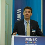 [:en] Patrice L'Hullier presenting on Minex Central Asia 2011 [:ru] Патрис Люлье показывает презентацию на форуме Майнекс Центральная Азия 2011